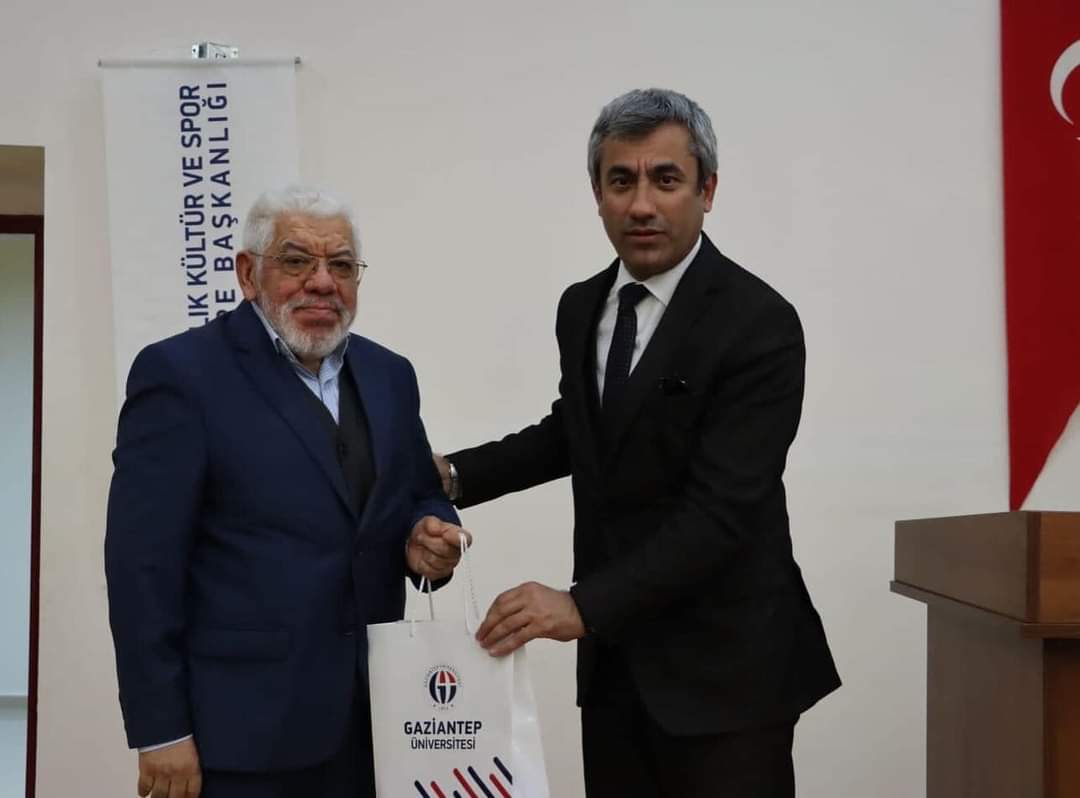Araştırmacı-Yazar Burhan Bozgeyik, GAÜN öğrencileriyle bir araya geldi.
