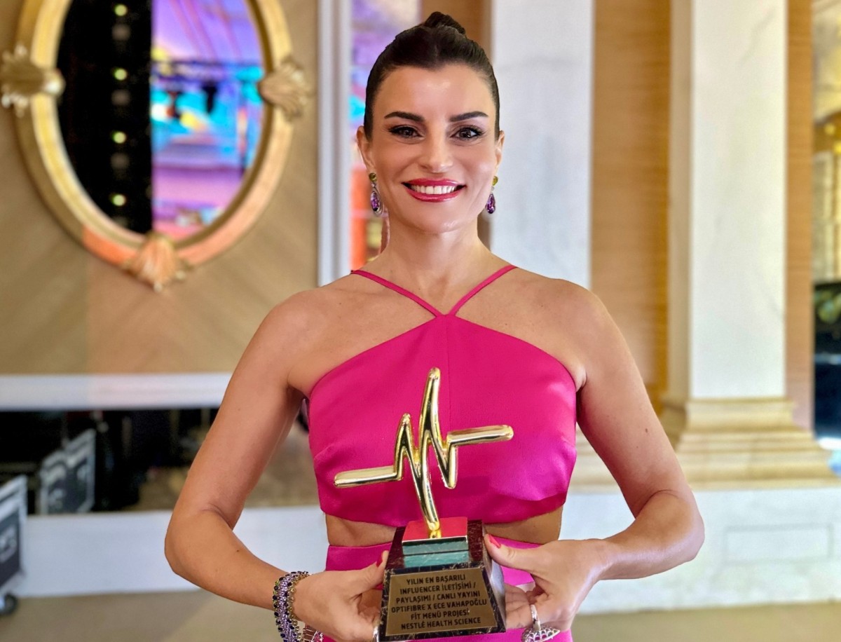 Ece Vahapoğlu’na Fit Ödül!
