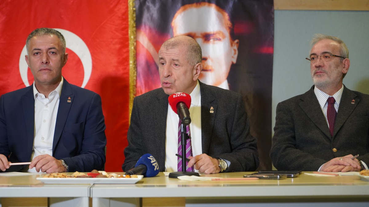 Zafer Partisi Genel Başkanı Prof. Dr. Ümit Özdağ, Adana’da basın toplantısı düzenledi.