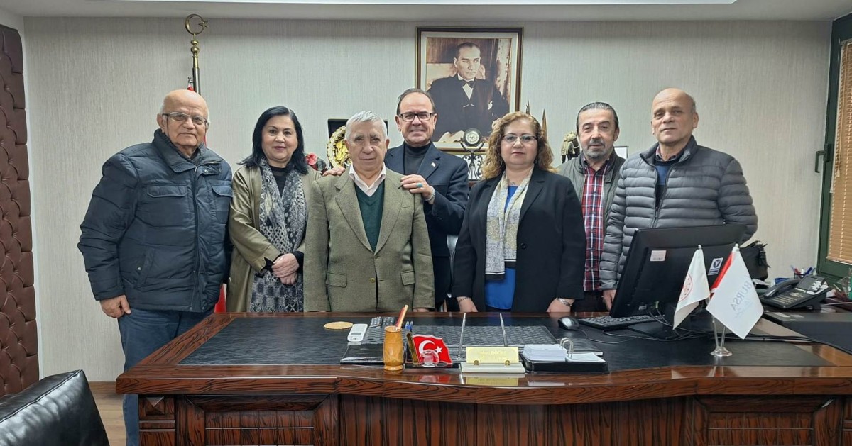 Sanatseverler, sanata ilgi duyan, sanatı destekleyen Bursa Vali Yardımcısı Sayın Sultan DOĞRU'yu ziyaret etiler