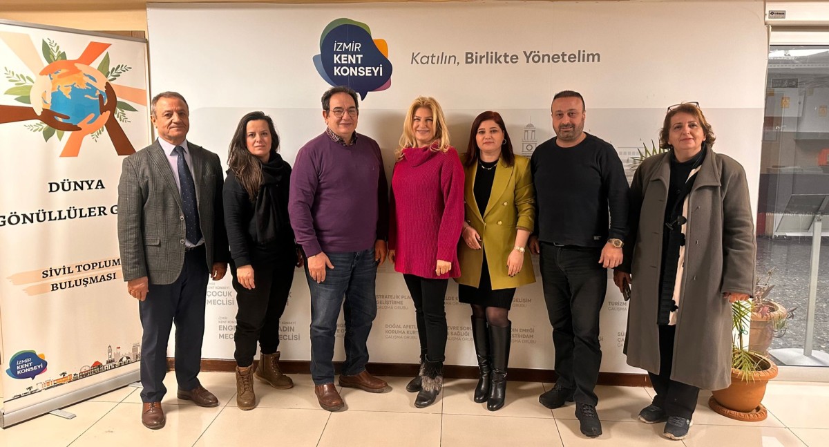 *İzmir Kent Konseyi'nde İZMİRTUMED Komisyonu Üyesi Sayın Bedri Yalçın'ın Uyuşturucuyla Mücadele ve Eğitim Sunumu*