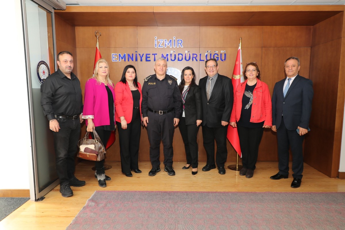İzmir'de Toplumsal Uyuşturucuyla Mücadelede Önemli İşbirliği: İl Emniyet Müdürüne Ziyaret
