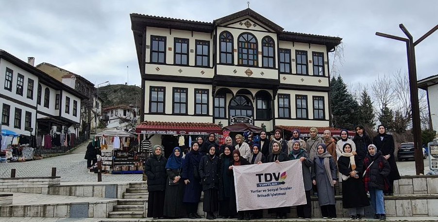 Üniversite öğrencileri tarih kokan sokaklarda Sakarya’yı tanıdı