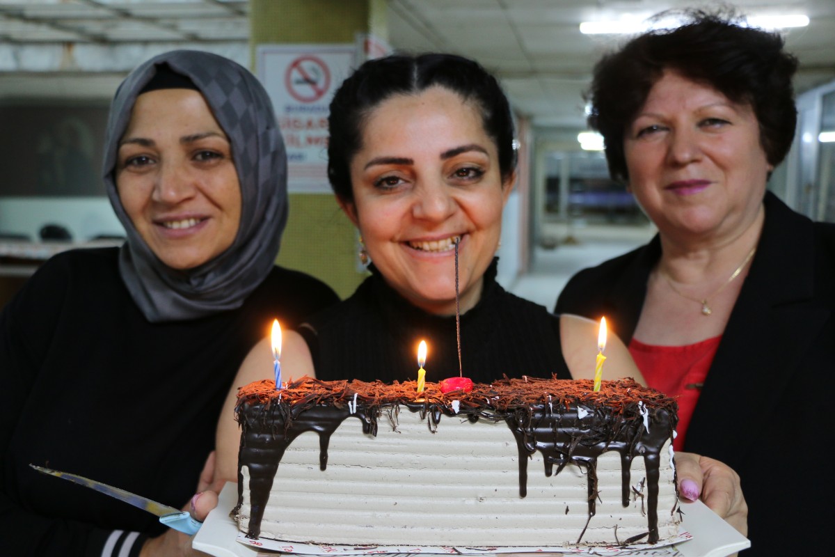Yazar Zeynep Eylül Sevim 43 Yaşını Sevenleri İle Kutladı