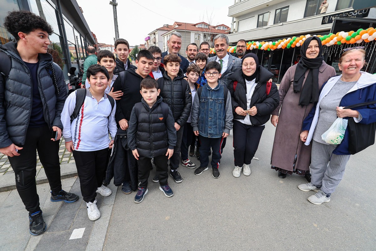 Başkan Adayı Yusuf Alemdar, esnaf ziyaretlerine Serdivan’da devam etti.