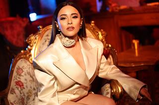 Sözleri Yıldız Tilbe'ye ait olan 