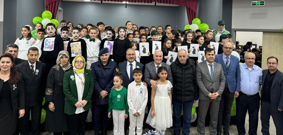 Yeşilay Haftası, Yunus Emre İlkokulu Tarafından Hazırlanan Programla Kutlandı.