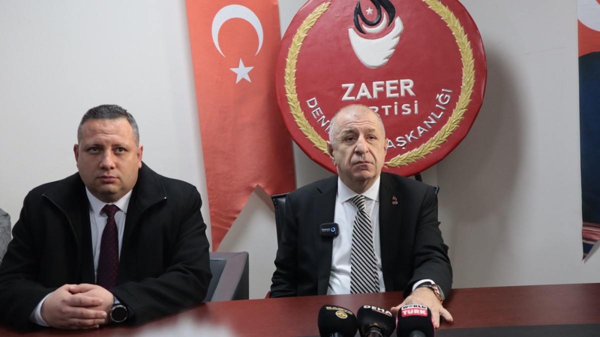 Zafer Partisi Genel Başkanı Prof. Dr. Ümit Özdağ, Denizli’de basın açıklaması düzenledi.