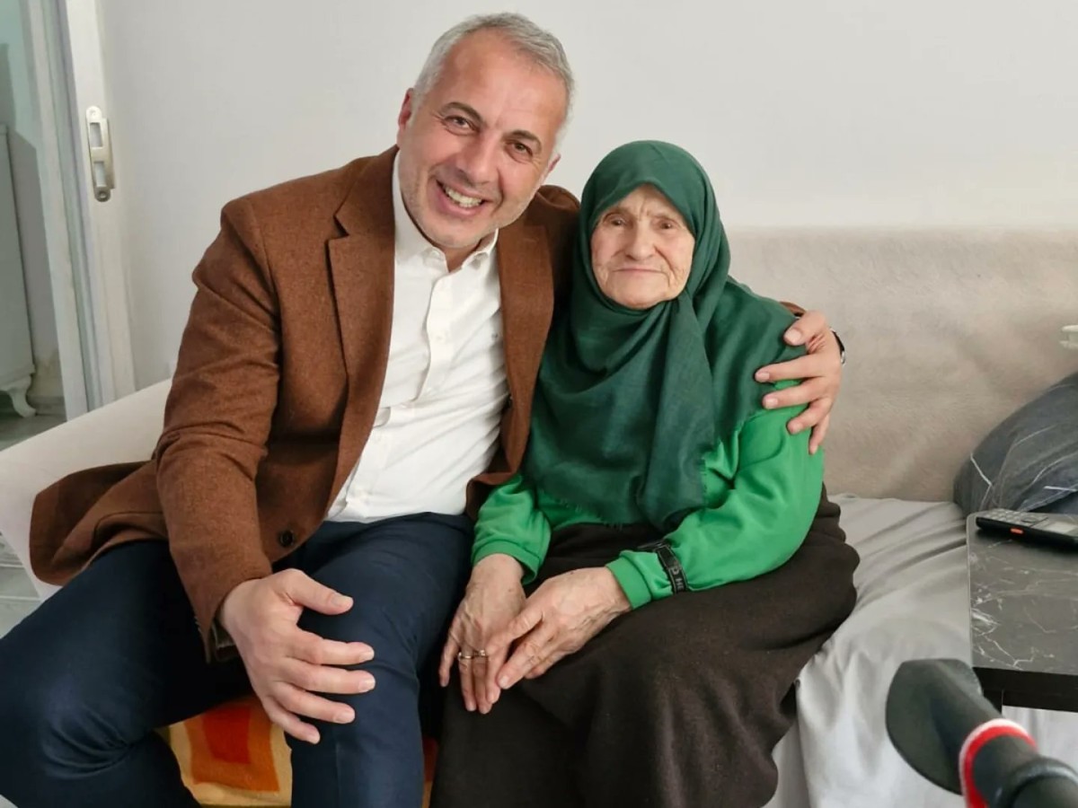Hendek Belediye Başkanı Turgut Babaoğlu, halkın sevgi ve takdiriyle karşılanıyor