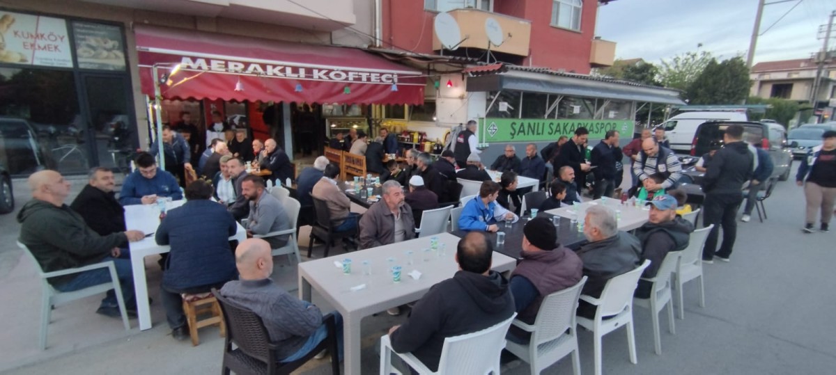 Meraklı Köfteci Yakup Barış Özgür Usta'dan 5'nci Geleneksel İftar Yemeği