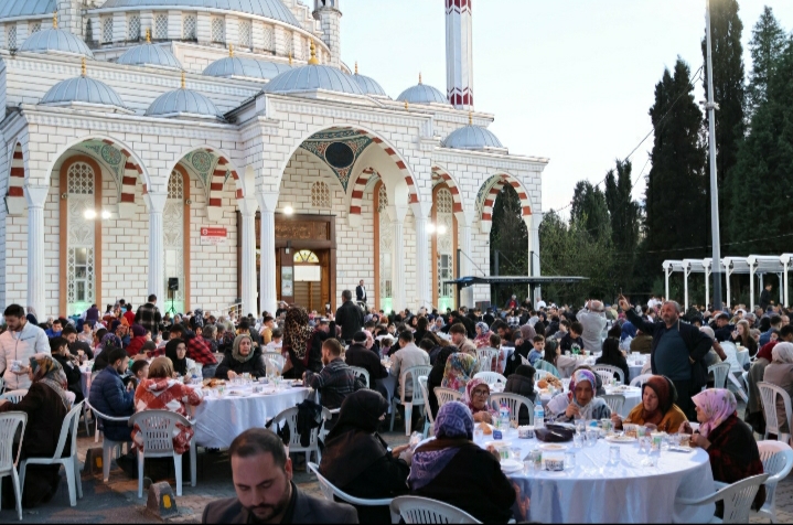 Sakarya Dernekkırı’nda Geleneksel Kadir Gecesi İftarı