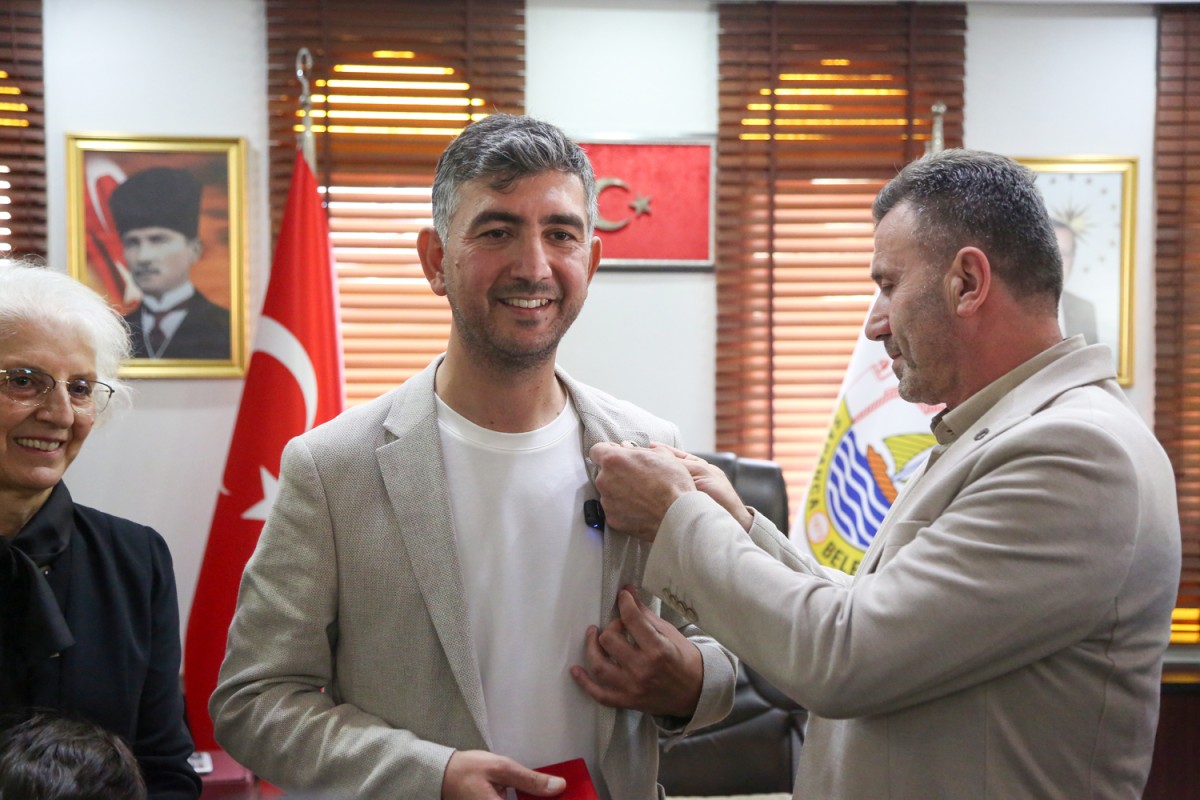  31 Mart yerel seçimlerini kazanarak CHP'den Sapanca Belediye Başkanı seçilen Nihat Arda Şahin, göreve başladı.