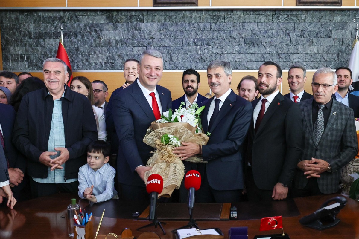 Başkan  Yusuf Alemdar görevi Osman Çelik’e teslim etti