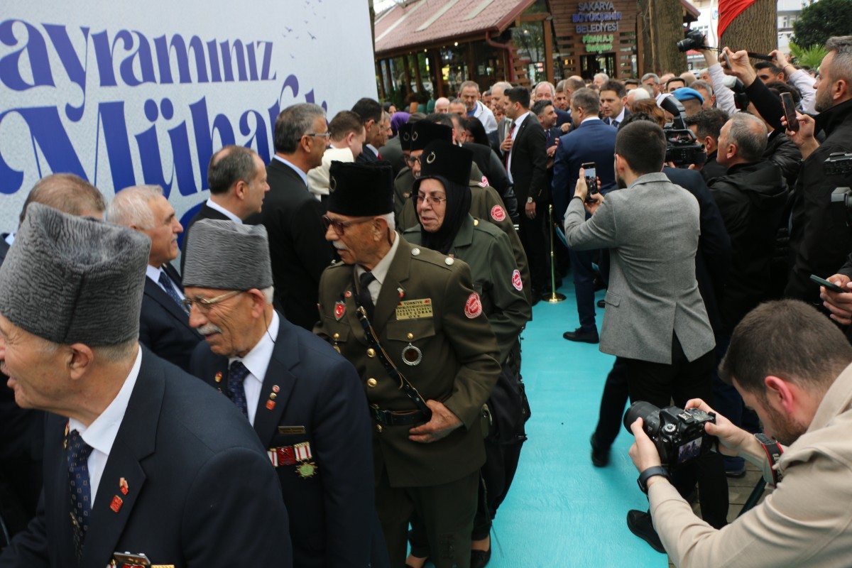 Sakarya Protokolü Ormanpark'da Bayramlaşma Programında İzdiham Yaşandı