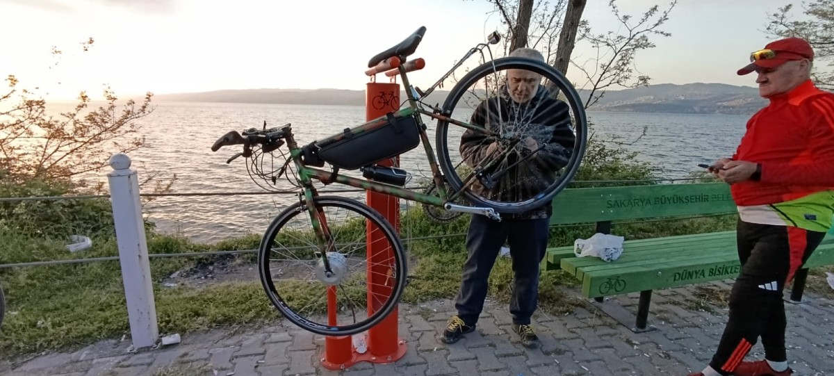 Sakarya'da Bisiklet Tamir Bakım İstasyonları Sayesinde Bisiklet Kullanıcıları Yolda Kalmayacak