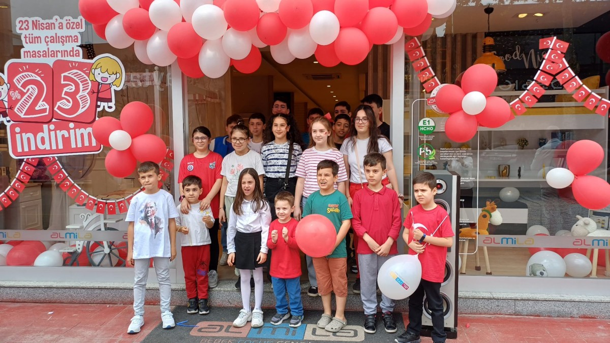 Almila Sakarya, 23 Nisan coşkusunu çocuklarla yaşatıyor