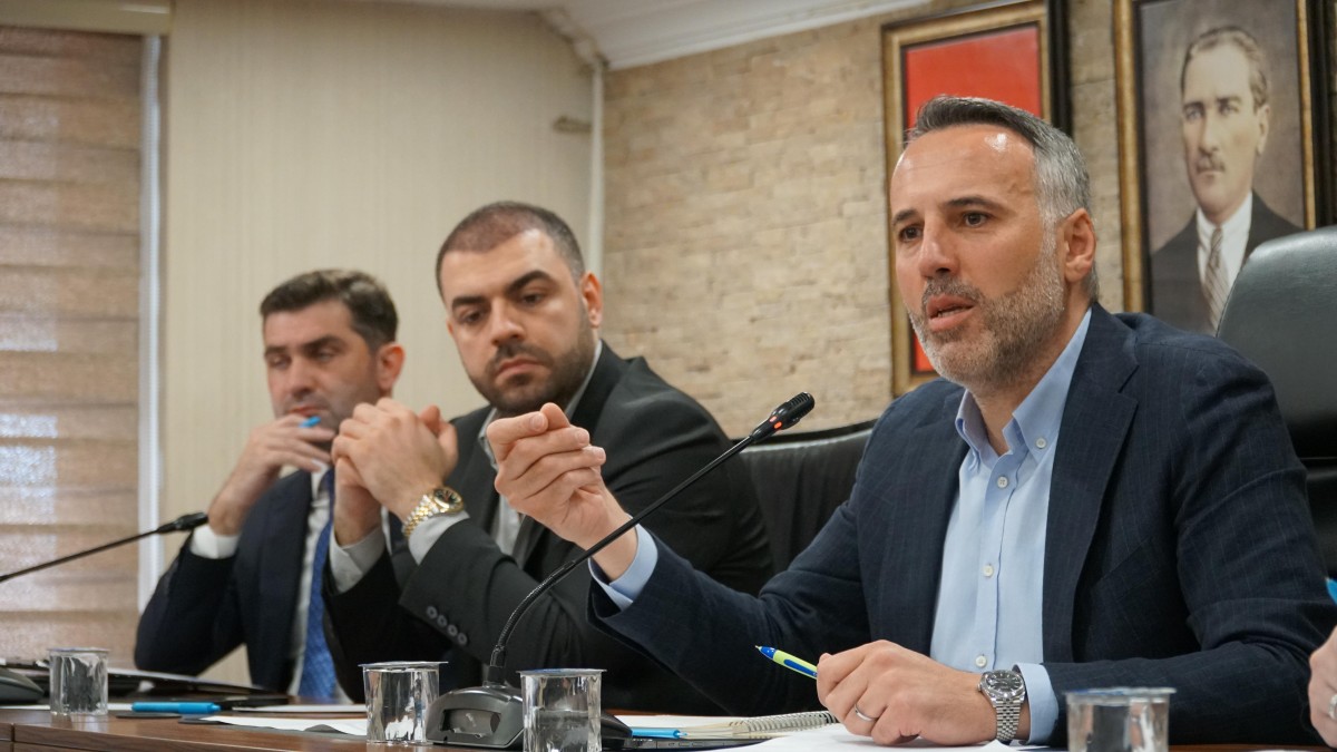 AK Parti Sakarya İlçe Başkanları, İstişare ve Değerlendirme Toplantısı’nda bir araya geldi.