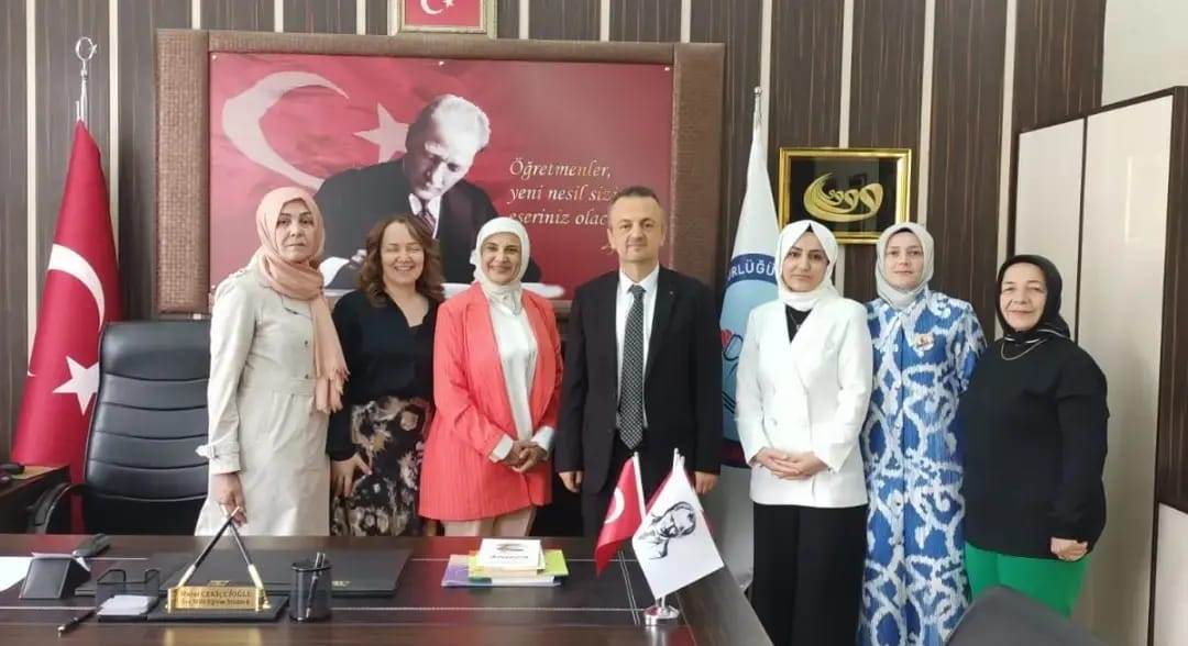 ADALI KADIN YAZARLAR HENDEK EĞİTİM FAKÜLTESİ ÖĞRENCİLERİYLE BULUŞTULAR