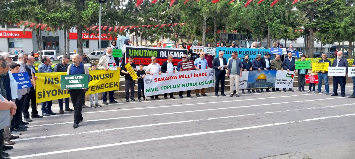 Milli İrade Sakarya Meydanlarında STK'ları Adına Sivil Toplum Gönüllüleri Derneği “Kızgınız lakin yine de Umutluyuz” Basın Açıklaması