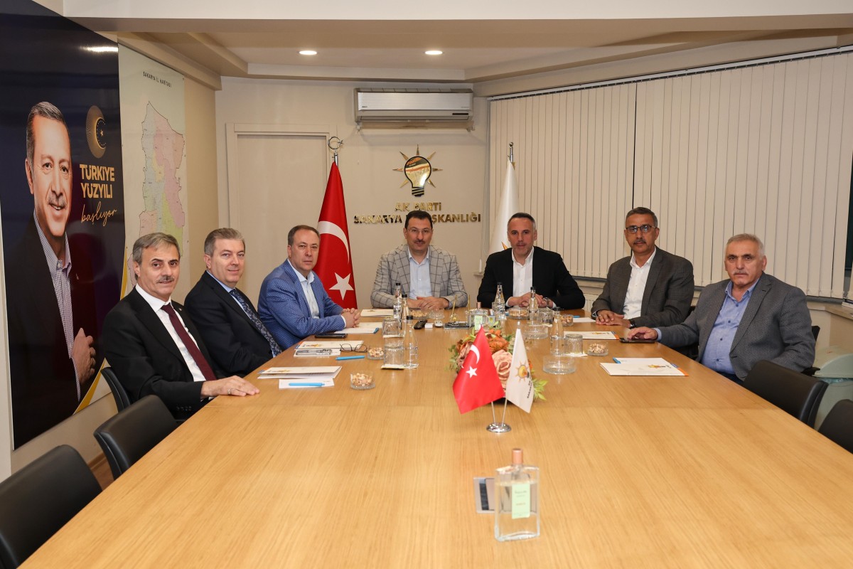 AK PARTİ'DE İSTİŞARE TOPLANTISI YAPILDI