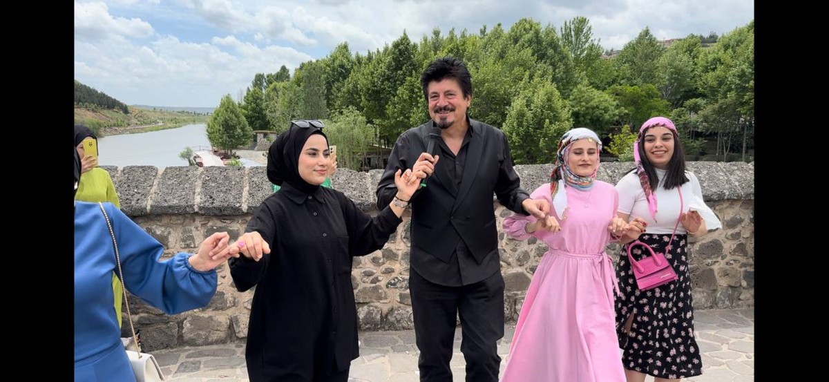 EKİN AKKAŞ’IN DİYARBAKIR’DA ŞARKI LANSMANI