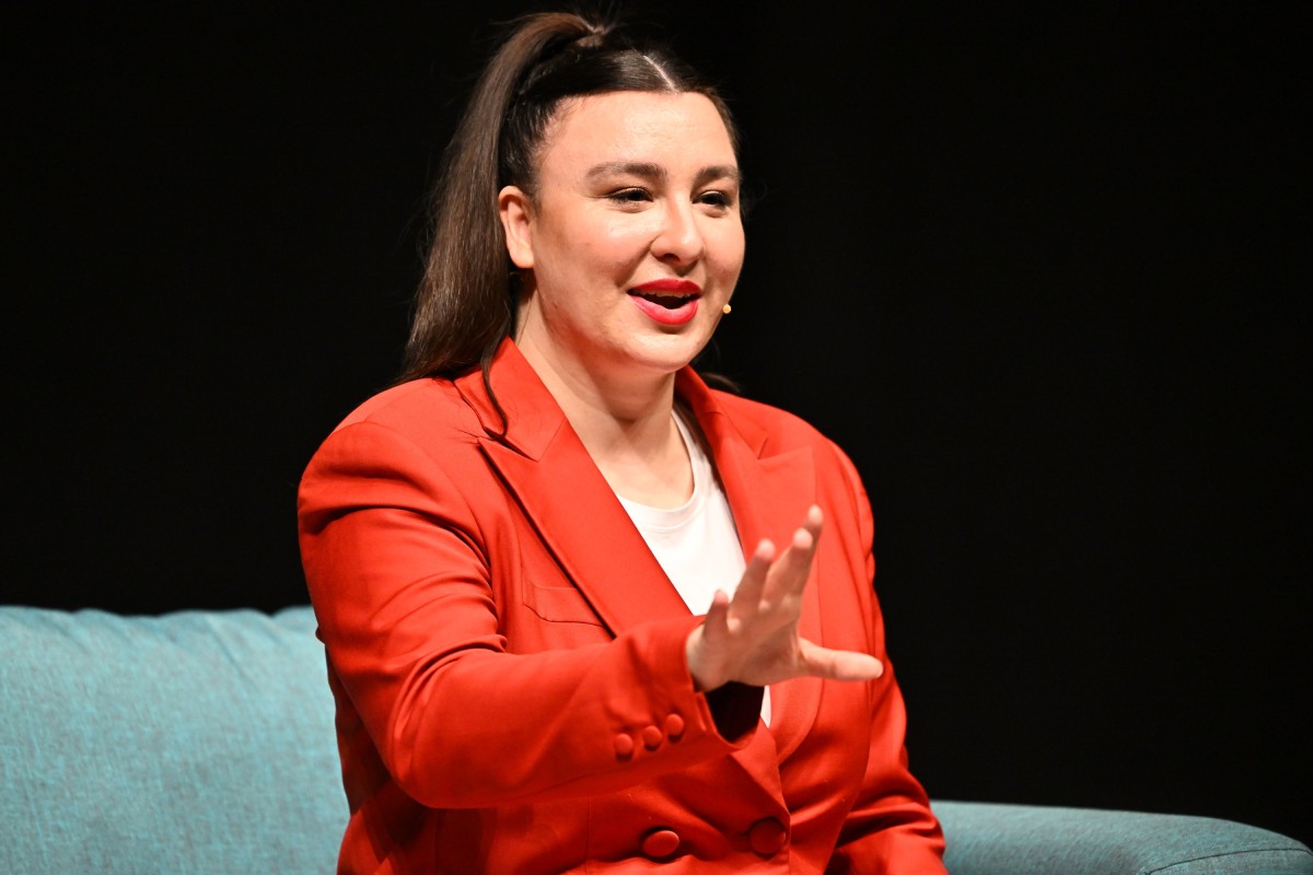 Yasemin Sakallıoğlu’ndan kahkaha tufanı