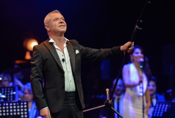 LEVENT YÜKSEL AKM’DE HAFIZALARDAN SİLİNMEYECEK BİR AKŞAM YAŞATTI