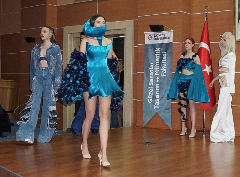 Başkent Üniversitesi Güzel Sanatlar Tasarım Ve Mimarlık Fakültesi, Tekstil Ve Moda Tasarım Bölümünün gelenekselleşen mezuniyet defilesi ilgi ile izlendi…