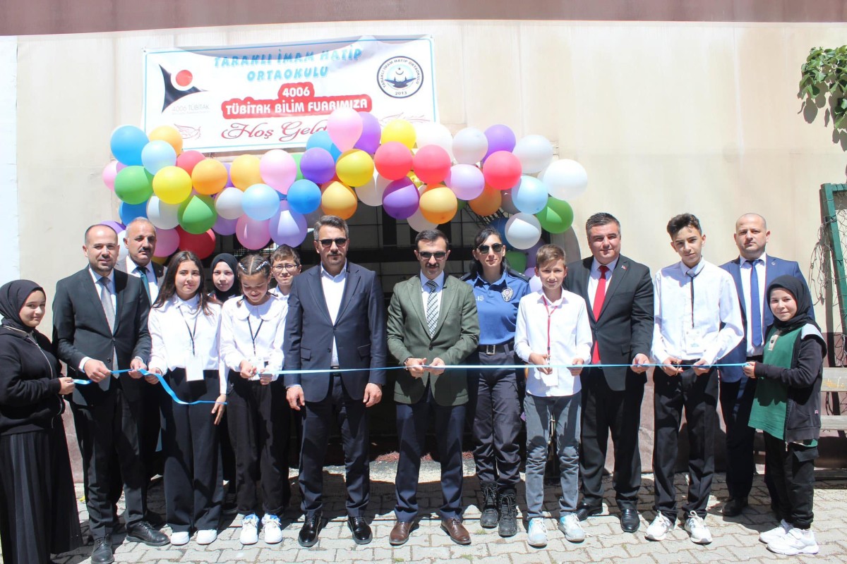 Sakarya İli Taraklı İlçesi, Taraklı İmam Hatip Ortaokulu'nda TÜBİTAK 4006 Fuarı Gerçekleşti