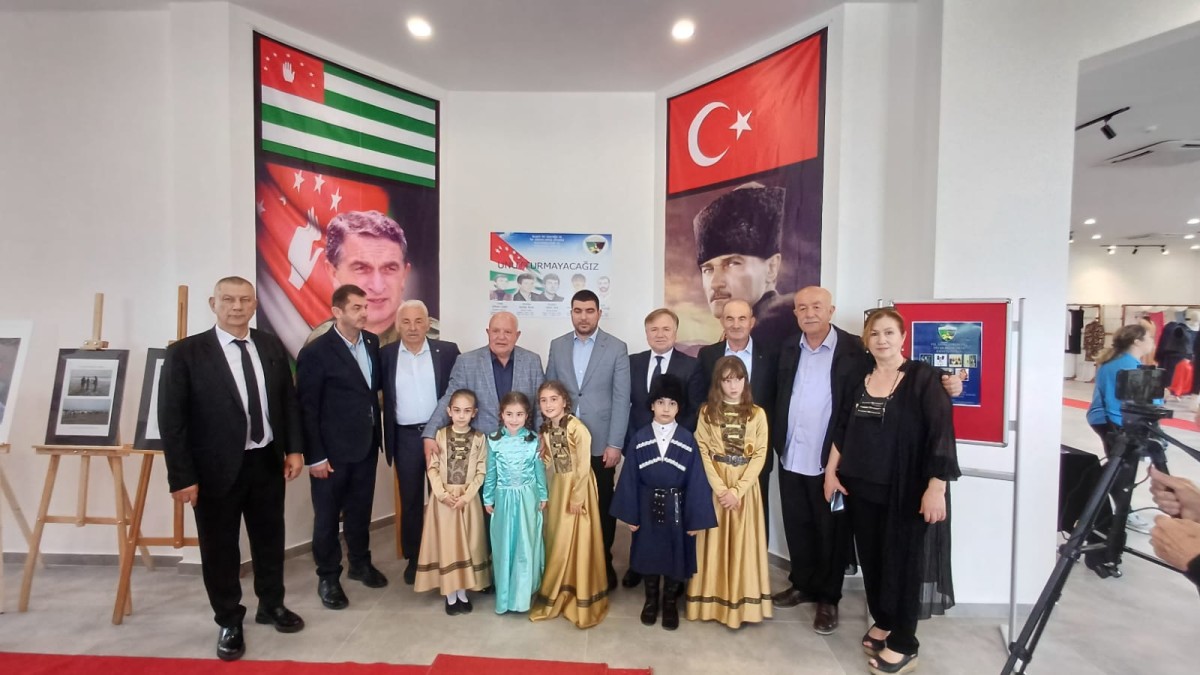 Sakarya Abhaz Derneği'nin Yıl Sonu Etkinliği büyük bir coşkuyla gerçekleşti