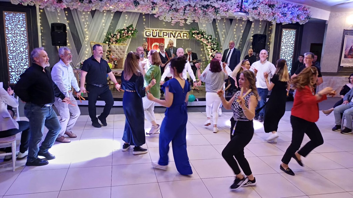 FOLKART Geleneksel Halk Oyuncular Gecesi Muhteşem bir şekilde gerçekleştirildi