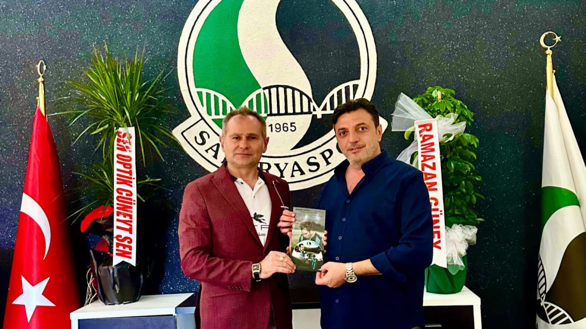 Sakaryaspor'da dostane buluşma: Akif Yener ve Başkan Gökhan İn bir araya geldi