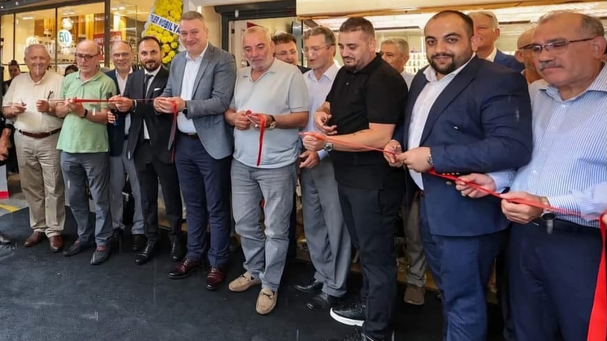 Zerafet Mücevherat ve Pırlanta' Dar Sokak'ta açıldı