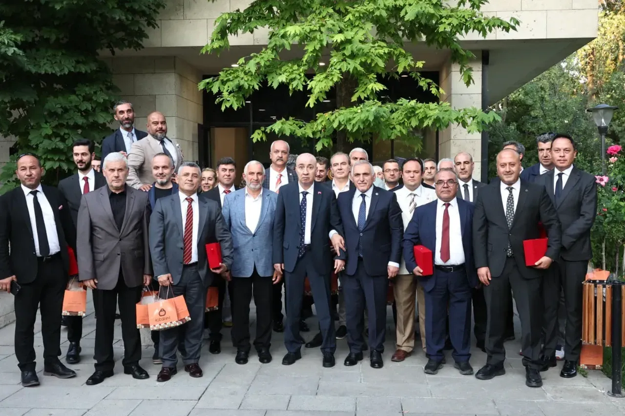15 Temmuz Milli İrade Derneği Genel Başkanı,  AK Parti Sakarya Milletvekil Ali İnci, TBMM’de Basın Mensuplarına Tören Düzenledi