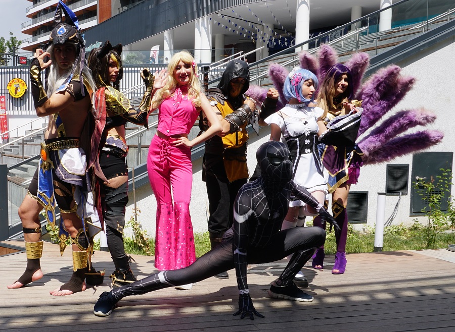 Ankara’nın en büyük Cosplay yarışması Falcon ve Joker Ajans işbirliği ile 34 katılımcının yer aldığı Velux Ankara’da efsanevi görüntülere imza attı...