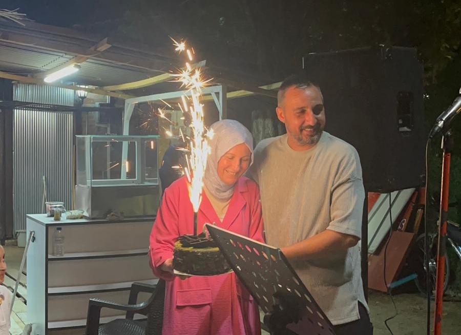 Müzisyen Özcan Bilgin'e Sahne Aldığı Sakarya Kentpark Açık Hava Kafede Supriz Doğum Günü