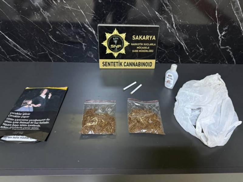 SAKARYA’DA ZEHİR TACİRİNE DARBE: NARKOTİK POLİSİNDEN KAÇAMADI!