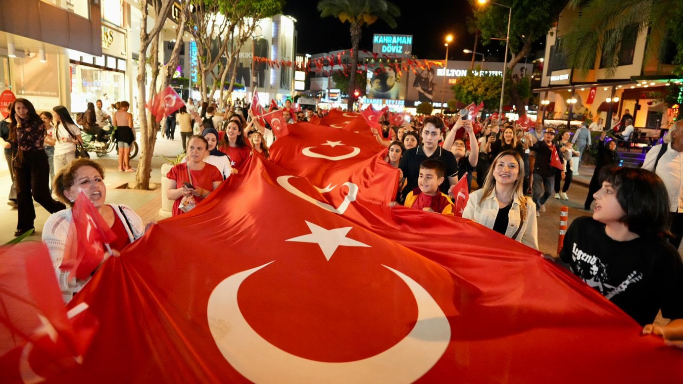 ALANYA’DA MEŞALELER GENÇLİK İÇİN YANDI: CEZA İLE UNUTULMAZ 19 MAYIS COŞKUSU!