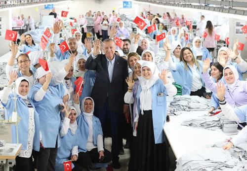 Cumhurbaşkanı Erdoğan, Denizli’de “Emekçi Kadınlar Buluşması” programına katıldı
