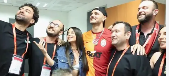 Simge ve ekibi Galatasaray'ın şampiyonluk kutlaması Mauro Icardi ile buluşup ‘Aşkım Olayım’