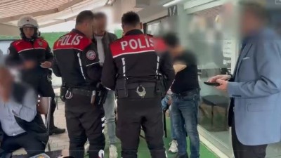 SAKARYA’DA YAŞLI ERKEKLERİ HEDEF ALAN FUHUŞ ÇETESİ ÇÖKERTİLDİ: 4 TUTUKLAMA!