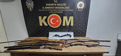 SAKARYA’DA SİLAH KAÇAKÇILARINA DARBE: İŞ YERİ DEĞİL CEPHANELİK!