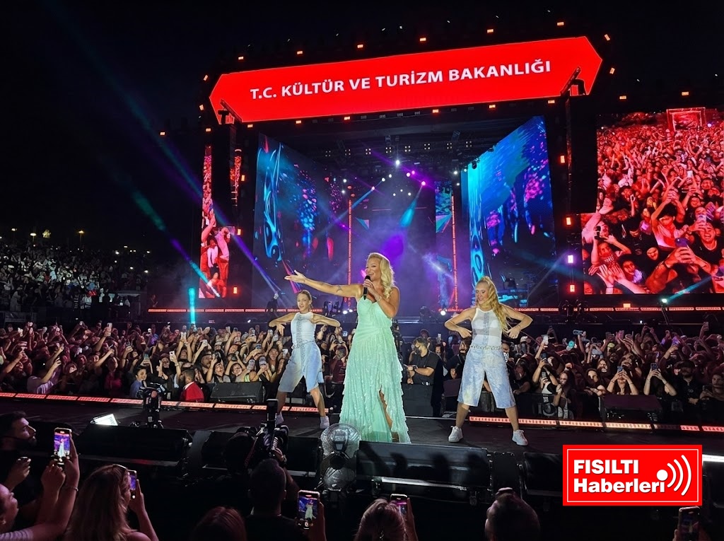 Demet Akalın Sakarya Kültür Yolu Festivali’ni Coşturdu: Binlerce Kişi Unutulmaz Bir Akşam Yaşadı