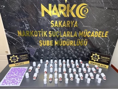 KUZEY MARMARA OTOYOLU'NDA DEV UYUŞTURUCU OPERASYONU: 3 BİN 147 SENTETİK ECZA ELE GEÇİRİLDİ!