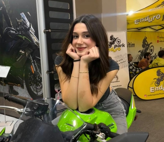 Üniversite Öğrencisi ve Sosyal Medya Fenomeni Ceyda Yakova, Şile’deki Motosiklet Kazasında Hayatını Kaybetti