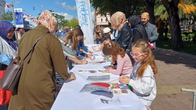 SAKARYA’DA YÜREKLER FİLİSTİN İÇİN ÇİZDİ: 