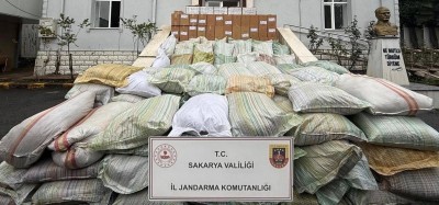SAKARYA’DA DEV KAÇAKÇILIK OPERASYONU: 3 MİLYON TL’LİK TÜTÜN VE MAKARON ELE GEÇİRİLDİ!